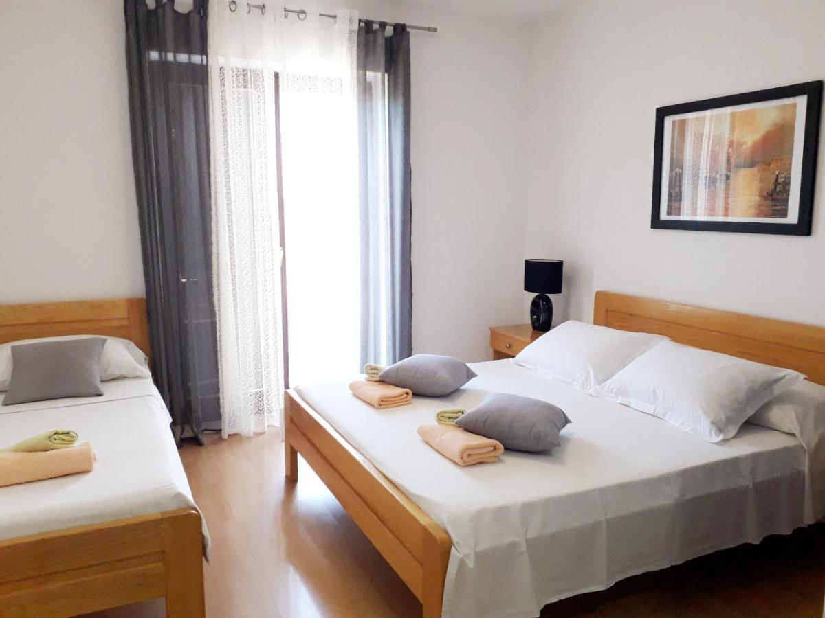 Hollywood Bed and breakfast 3*