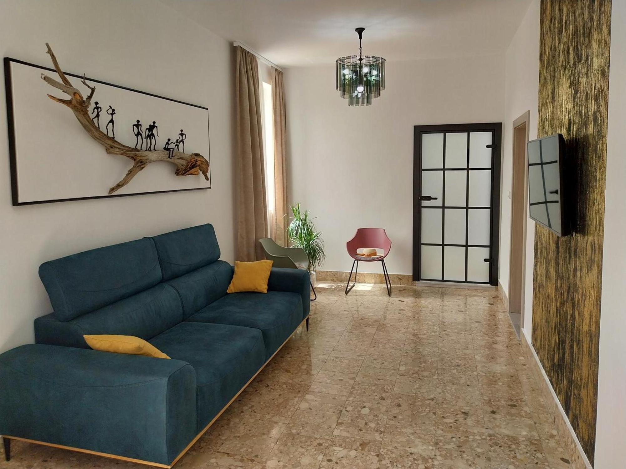 Hollywood Bed and breakfast 3*