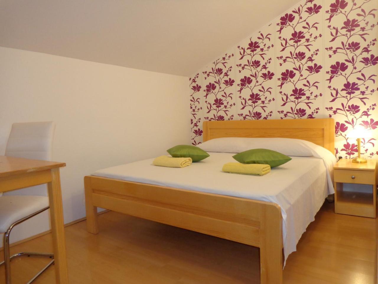 Bed & Breakfast Hollywood 3*